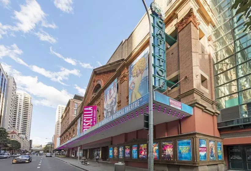 Oaks Sydney Castlereagh Suites