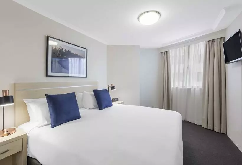 Oaks Sydney Castlereagh Suites