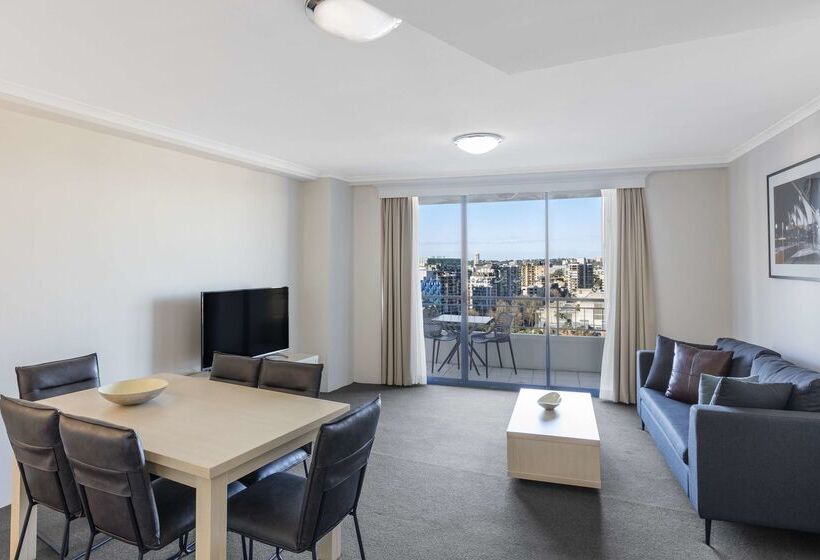 Oaks Sydney Castlereagh Suites
