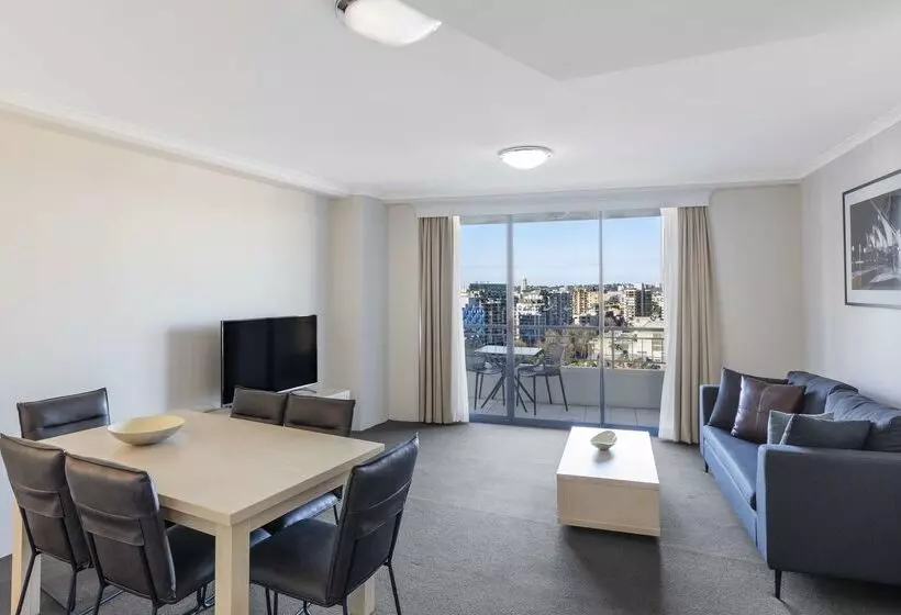 Oaks Sydney Castlereagh Suites