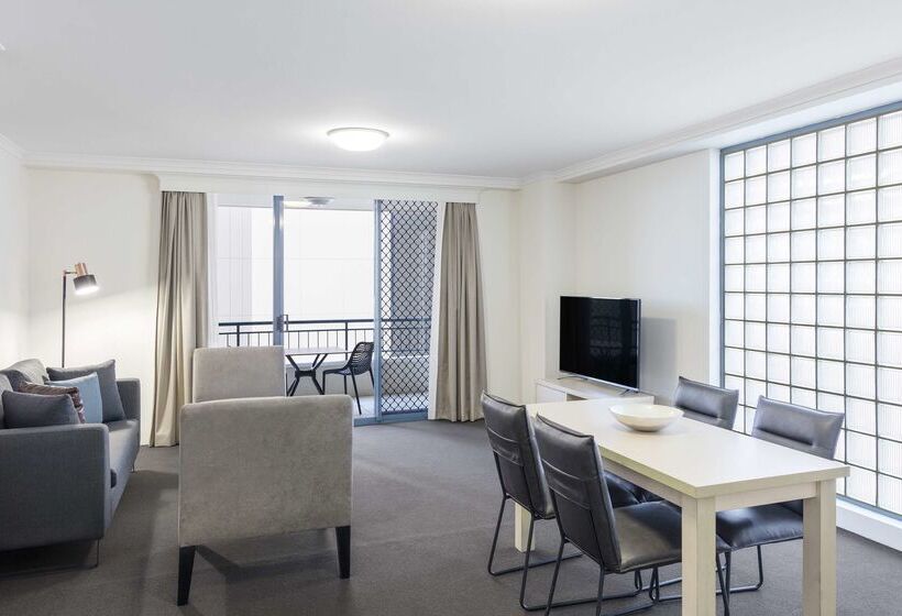 Oaks Sydney Castlereagh Suites