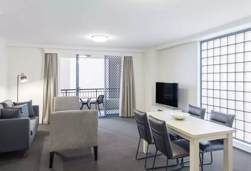 Oaks Sydney Castlereagh Suites