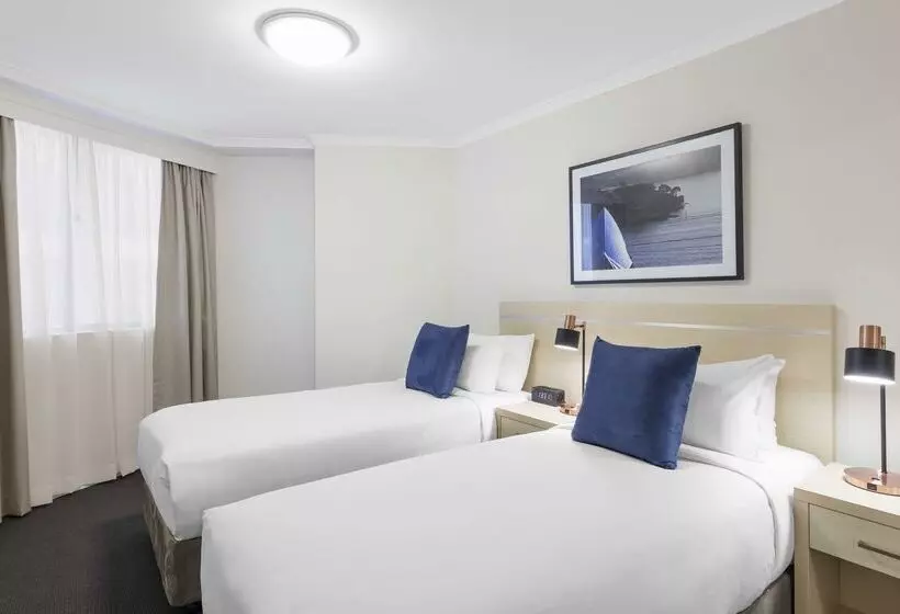 Oaks Sydney Castlereagh Suites