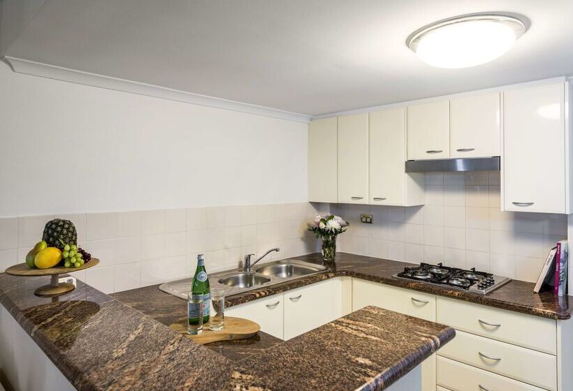 Oaks Sydney Castlereagh Suites