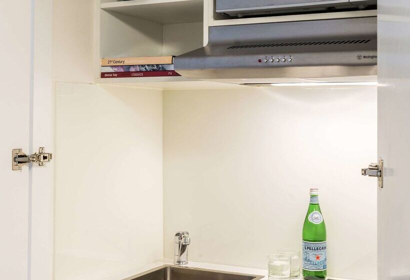 Oaks Sydney Castlereagh Suites