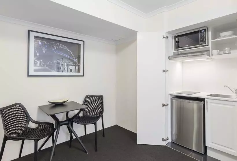 Oaks Sydney Castlereagh Suites