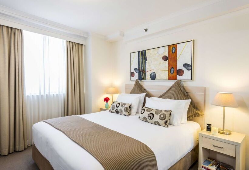 Oaks Sydney Castlereagh Suites