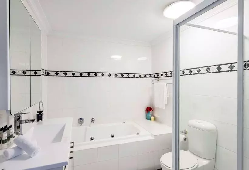 Oaks Sydney Castlereagh Suites