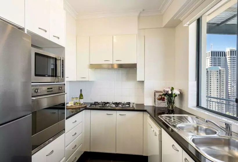 Oaks Sydney Castlereagh Suites
