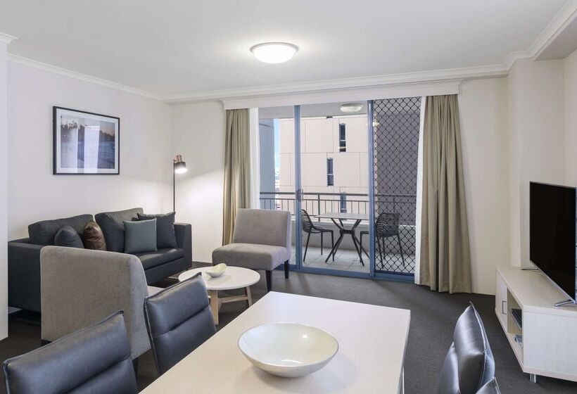 Oaks Sydney Castlereagh Suites