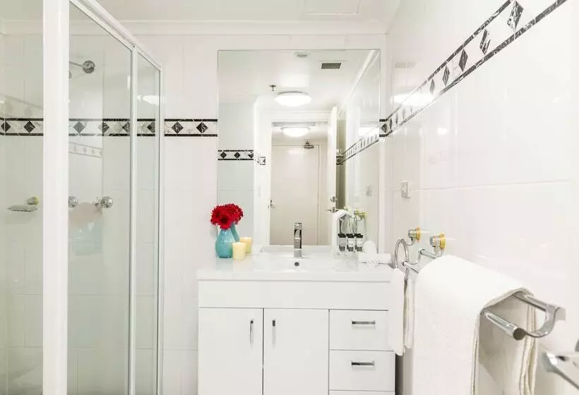 Oaks Sydney Castlereagh Suites