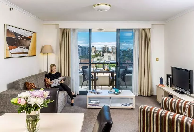 Oaks Sydney Castlereagh Suites