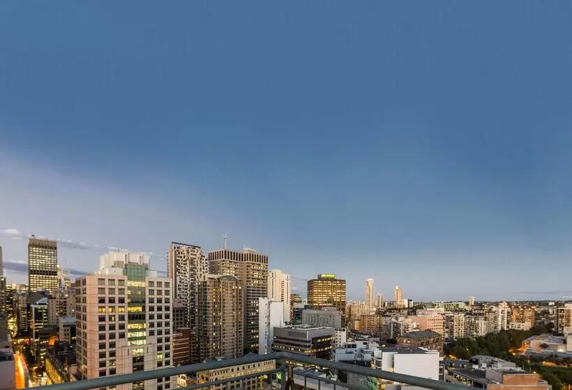 Oaks Sydney Castlereagh Suites