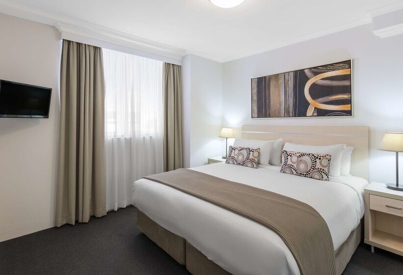 Oaks Sydney Castlereagh Suites