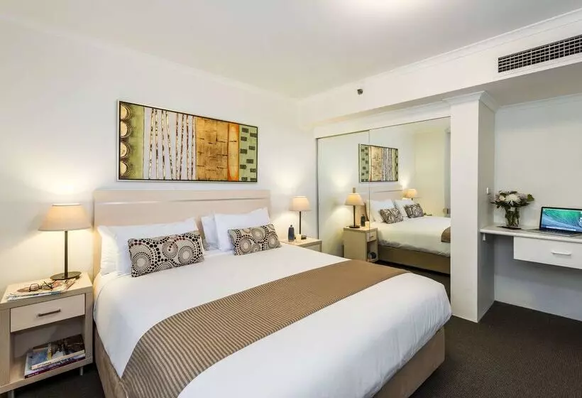 Oaks Sydney Castlereagh Suites