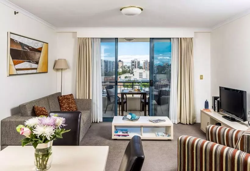 Oaks Sydney Castlereagh Suites