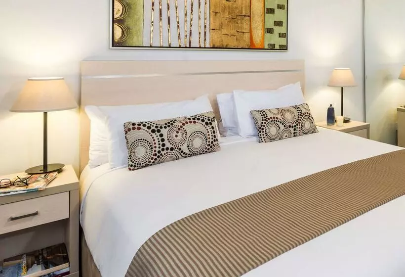 Oaks Sydney Castlereagh Suites