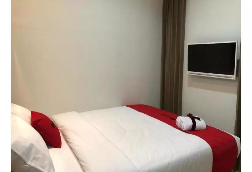 Hotelli Reddoorz Plus @ Dukuh Kupang