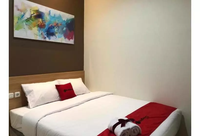 Hotelli Reddoorz Plus @ Dukuh Kupang