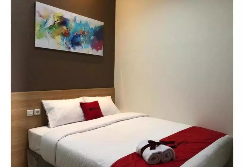 Hotelli Reddoorz Plus @ Dukuh Kupang