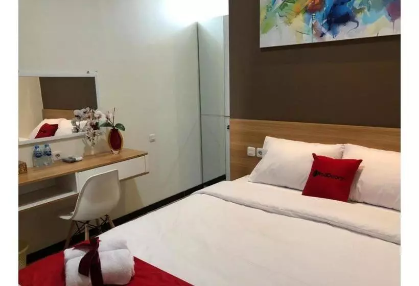 Hotelli Reddoorz Plus @ Dukuh Kupang
