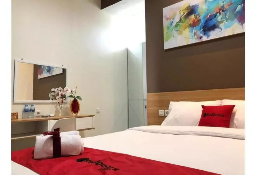 Hotelli Reddoorz Plus @ Dukuh Kupang