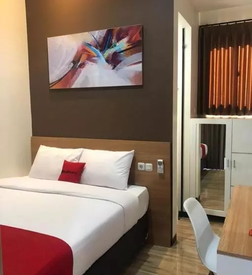 Hotelli Reddoorz Plus @ Dukuh Kupang