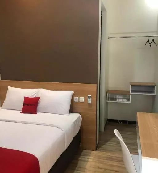 Hotelli Reddoorz Plus @ Dukuh Kupang