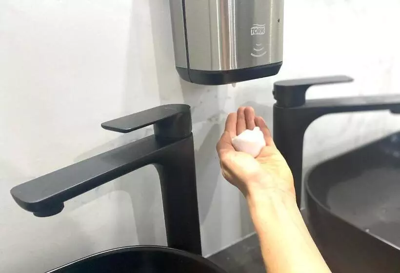 هاستل Urban Habitat Capsule Beds