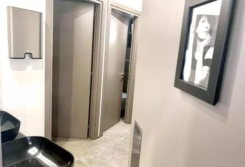 هاستل Urban Habitat Capsule Beds