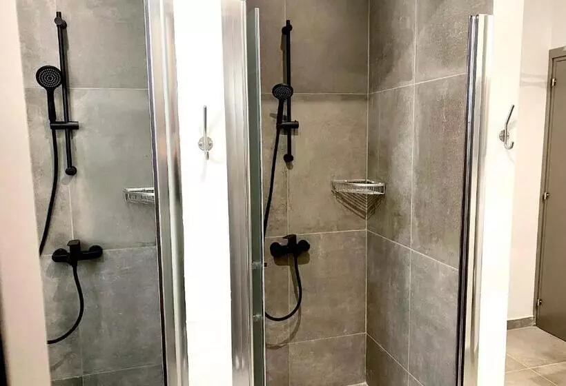 هاستل Urban Habitat Capsule Beds