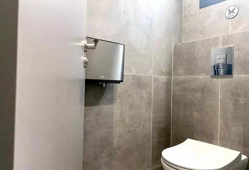 هاستل Urban Habitat Capsule Beds