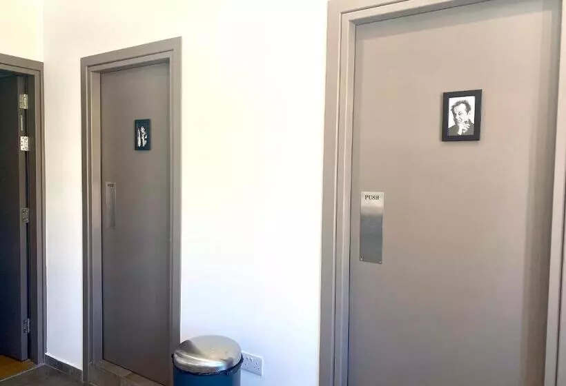 هاستل Urban Habitat Capsule Beds