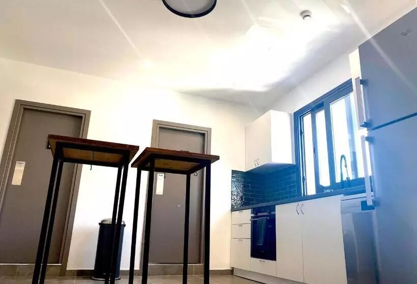 هاستل Urban Habitat Capsule Beds