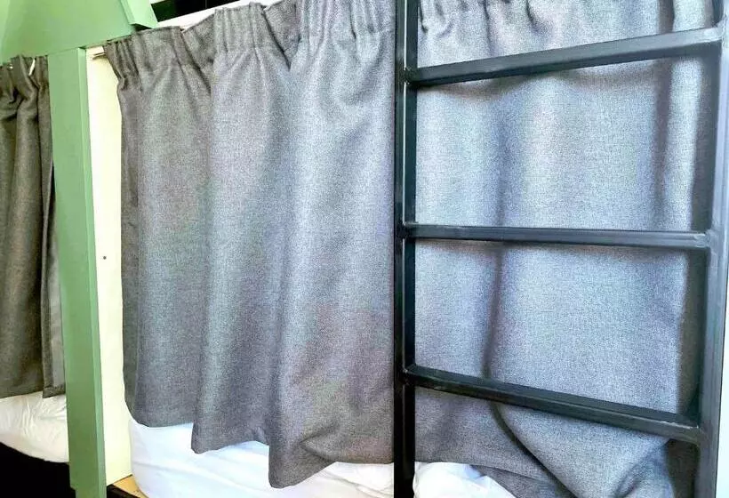 هاستل Urban Habitat Capsule Beds