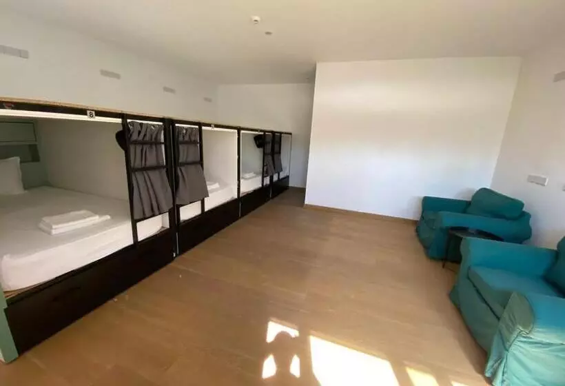 هاستل Urban Habitat Capsule Beds