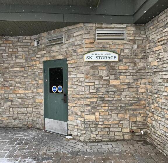 Highland House 207 Slopeside, Village Area, Ski In Out