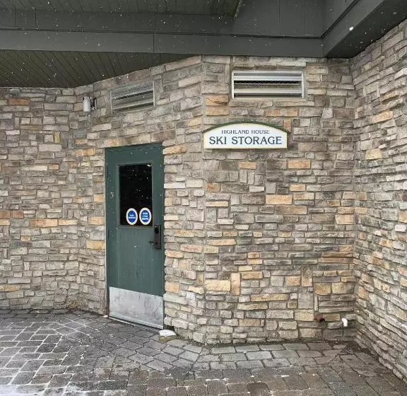 Highland House 207 Slopeside, Village Area, Ski In Out