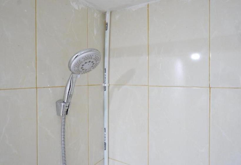 בית מלון כפרי Reddoorz @ Demangan Sari Residence