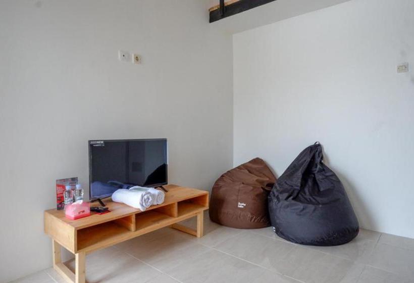 בית מלון כפרי Reddoorz @ Demangan Sari Residence