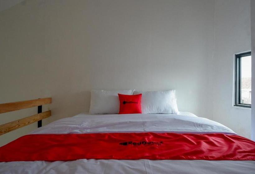 בית מלון כפרי Reddoorz @ Demangan Sari Residence