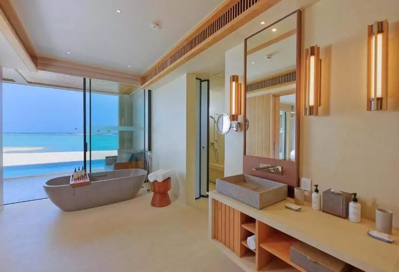 استراحتگاه Kuda Villingili Maldives