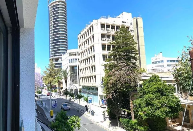 هاستل Urban Habitat Capsule Beds