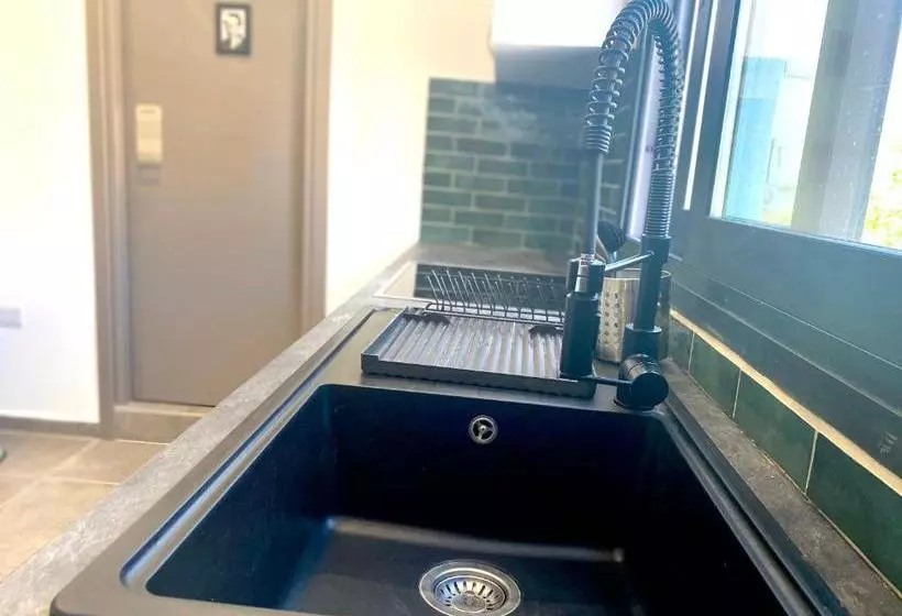 هاستل Urban Habitat Capsule Beds