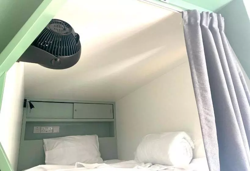 هاستل Urban Habitat Capsule Beds