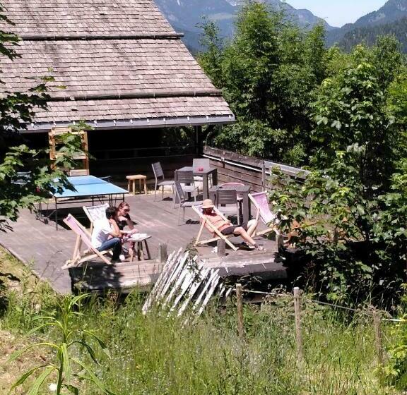 Общежитие Auberge De Jeunesse Hi La Clusaz