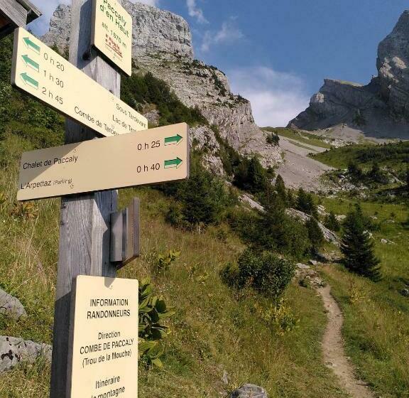 Общежитие Auberge De Jeunesse Hi La Clusaz