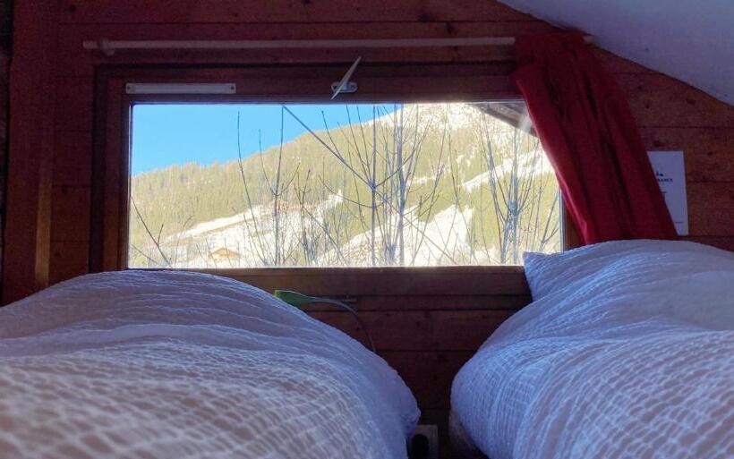 Общежитие Auberge De Jeunesse Hi La Clusaz