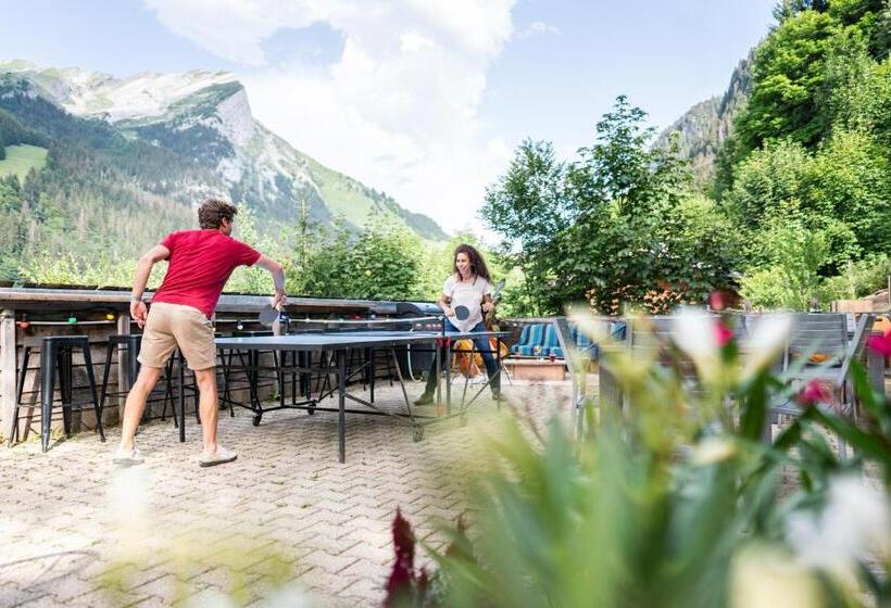 Общежитие Auberge De Jeunesse Hi La Clusaz