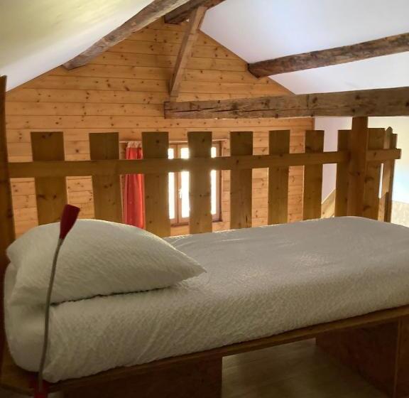 Общежитие Auberge De Jeunesse Hi La Clusaz